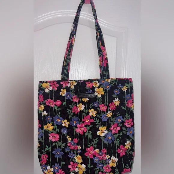 ๐ค๐๐๐๐Beautiful Brand New Vera Bradley tote bag - Picture 6 of 8